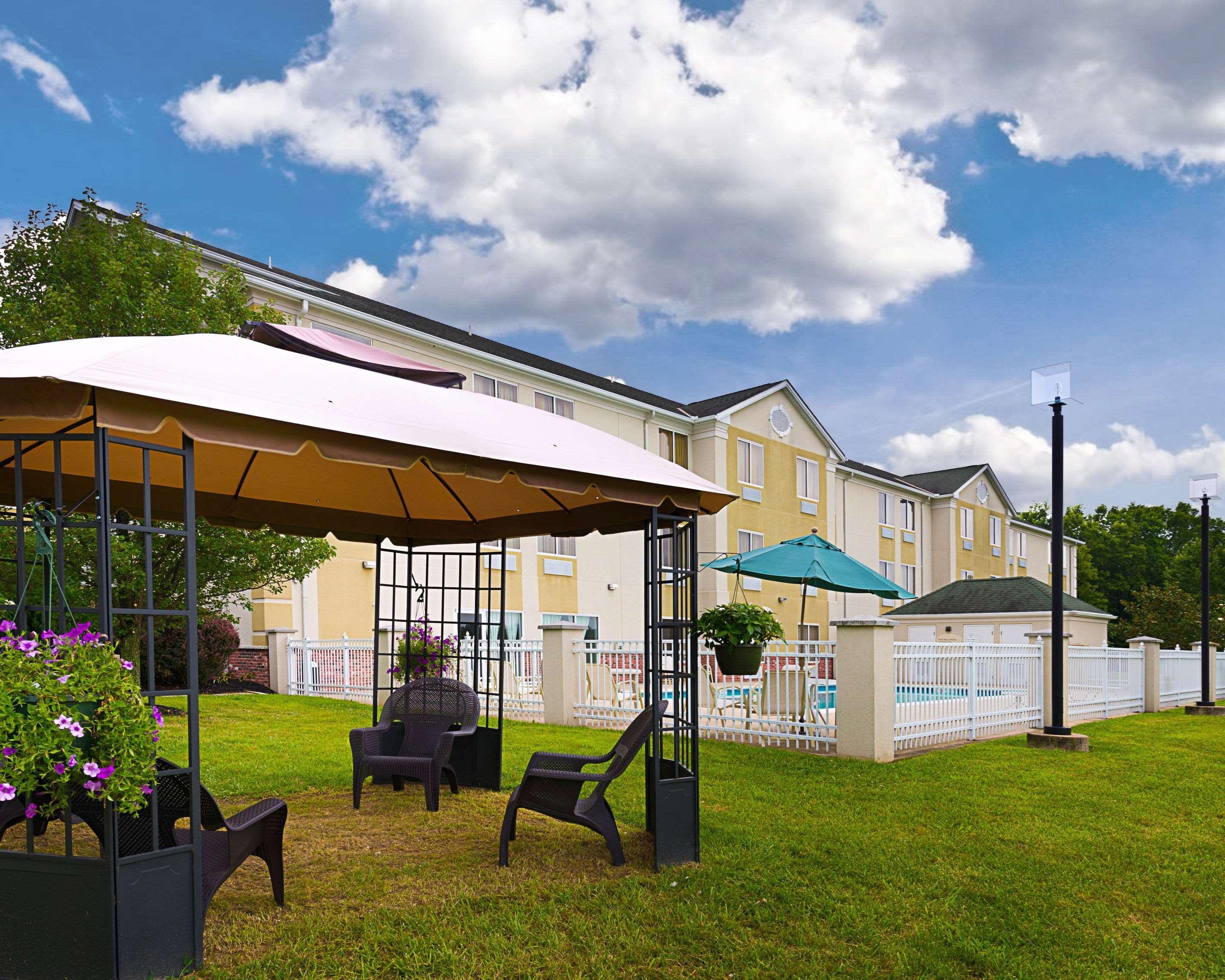 Quality Inn Spring Mills - Martinsburg North Exterior foto